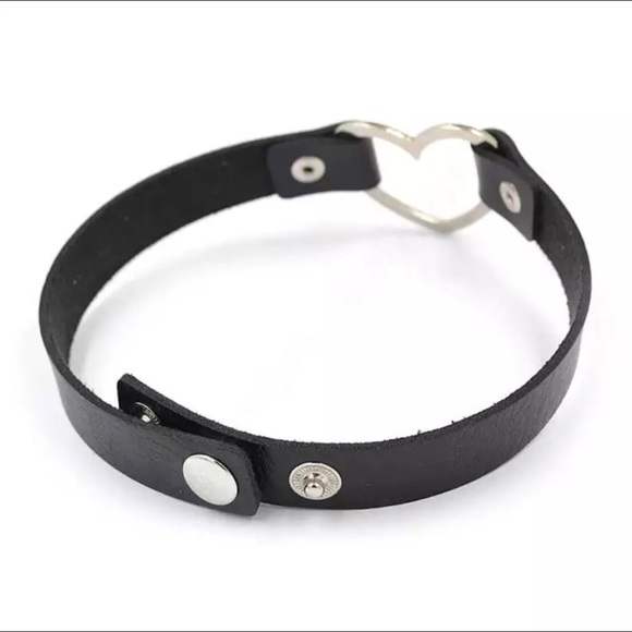 Leather Heart  Choker- Black Color - Picture 4 of 6